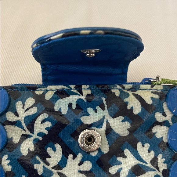 NWT Vera Bradley Blue Lagoon Trifold “Frill” Card Holder - Picture 3 of 9